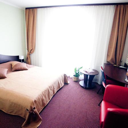 Terminal-A Hotel Ryasne-Ruske Екстериор снимка
