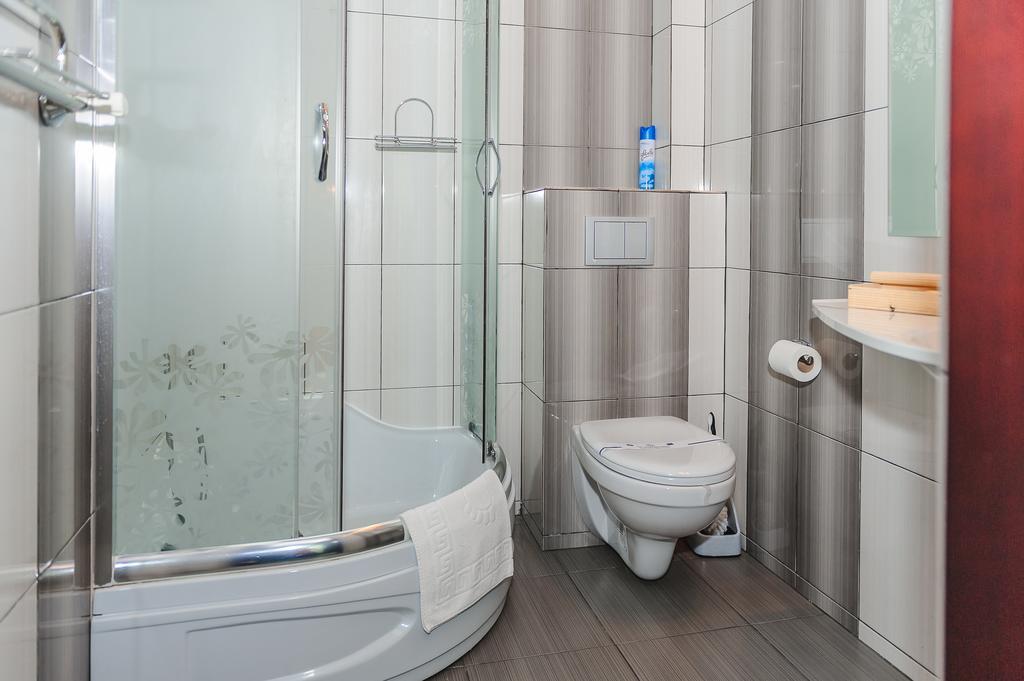 Terminal-A Hotel Ryasne-Ruske Екстериор снимка