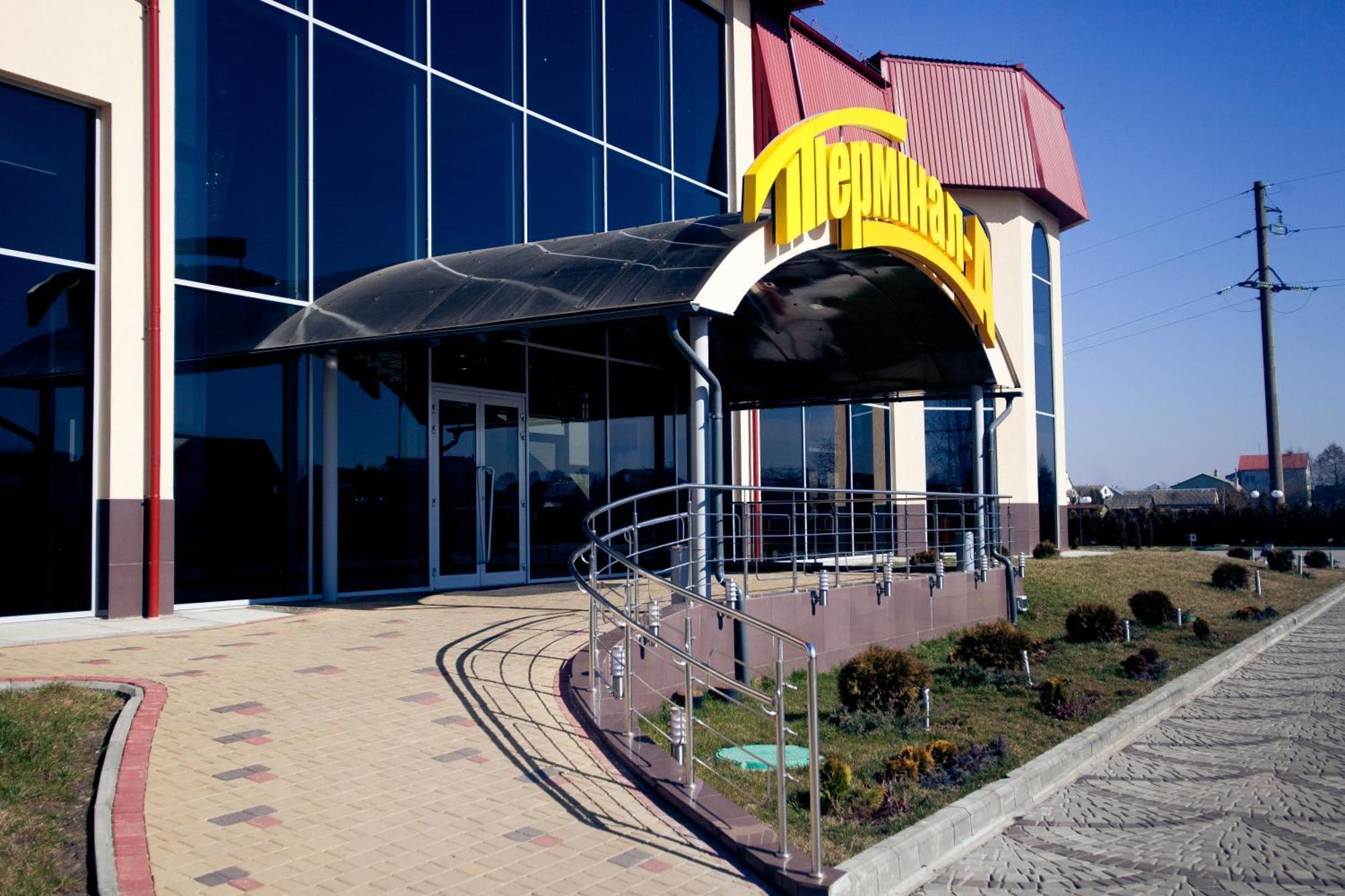 Terminal-A Hotel Ryasne-Ruske Екстериор снимка