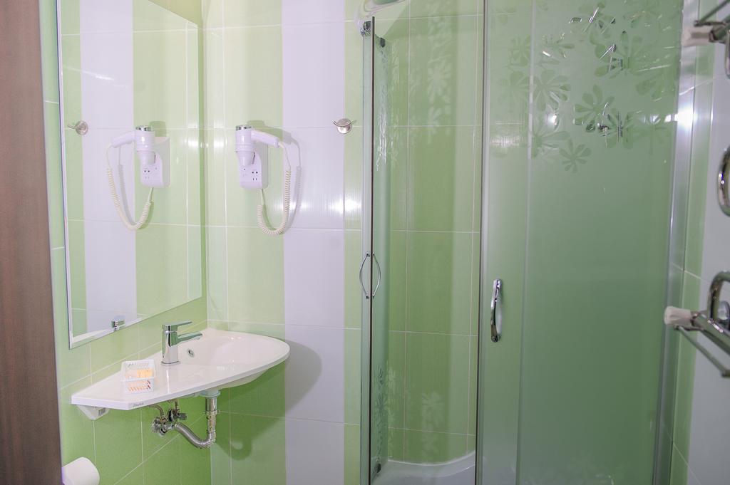 Terminal-A Hotel Ryasne-Ruske Екстериор снимка