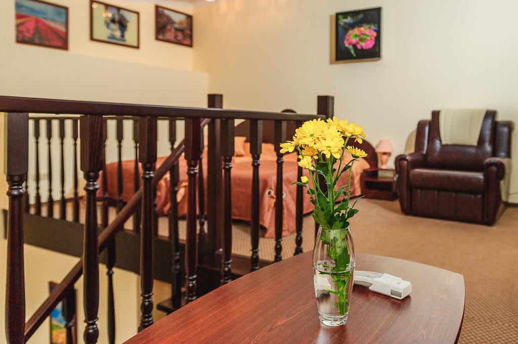 Terminal-A Hotel Ryasne-Ruske Екстериор снимка