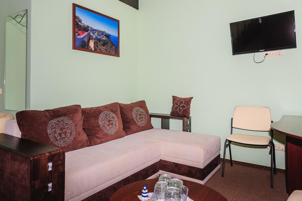 Terminal-A Hotel Ryasne-Ruske Екстериор снимка