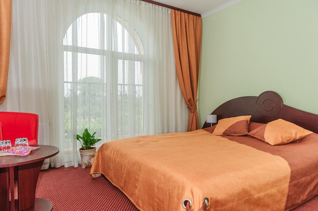 Terminal-A Hotel Ryasne-Ruske Екстериор снимка