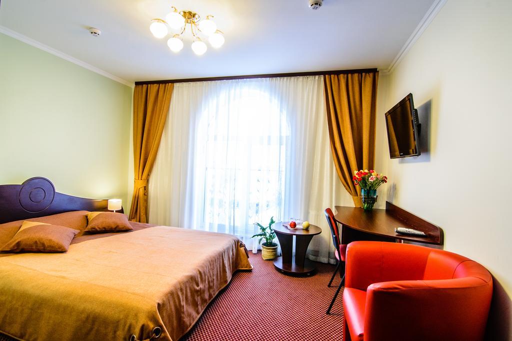 Terminal-A Hotel Ryasne-Ruske Стая снимка