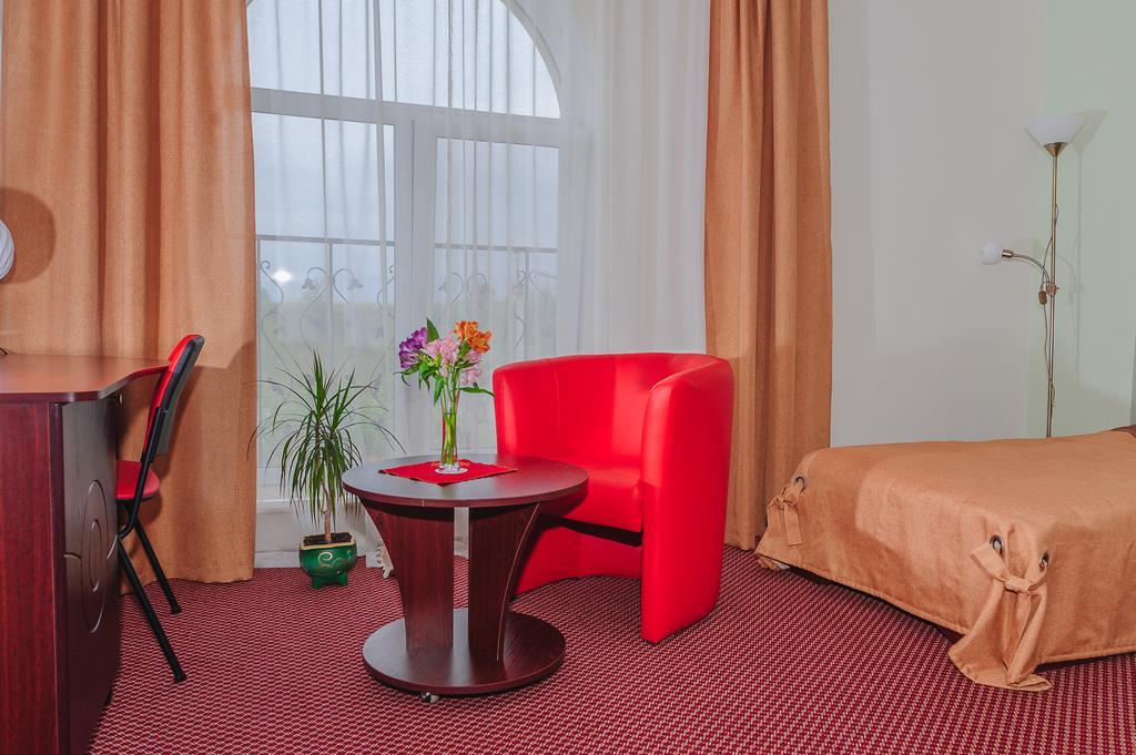Terminal-A Hotel Ryasne-Ruske Стая снимка