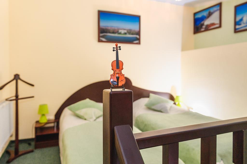 Terminal-A Hotel Ryasne-Ruske Стая снимка