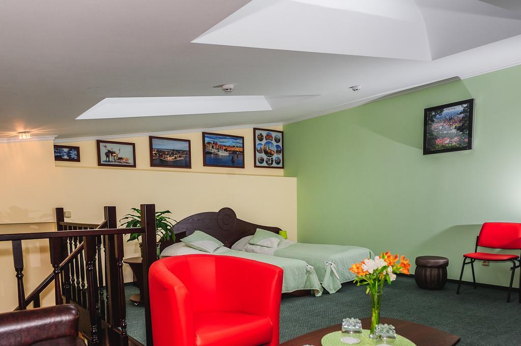 Terminal-A Hotel Ryasne-Ruske Стая снимка