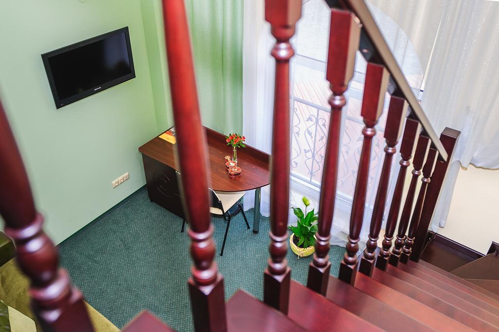 Terminal-A Hotel Ryasne-Ruske Стая снимка