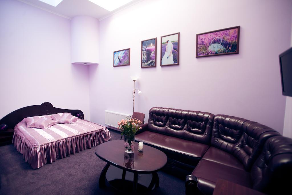 Terminal-A Hotel Ryasne-Ruske Стая снимка